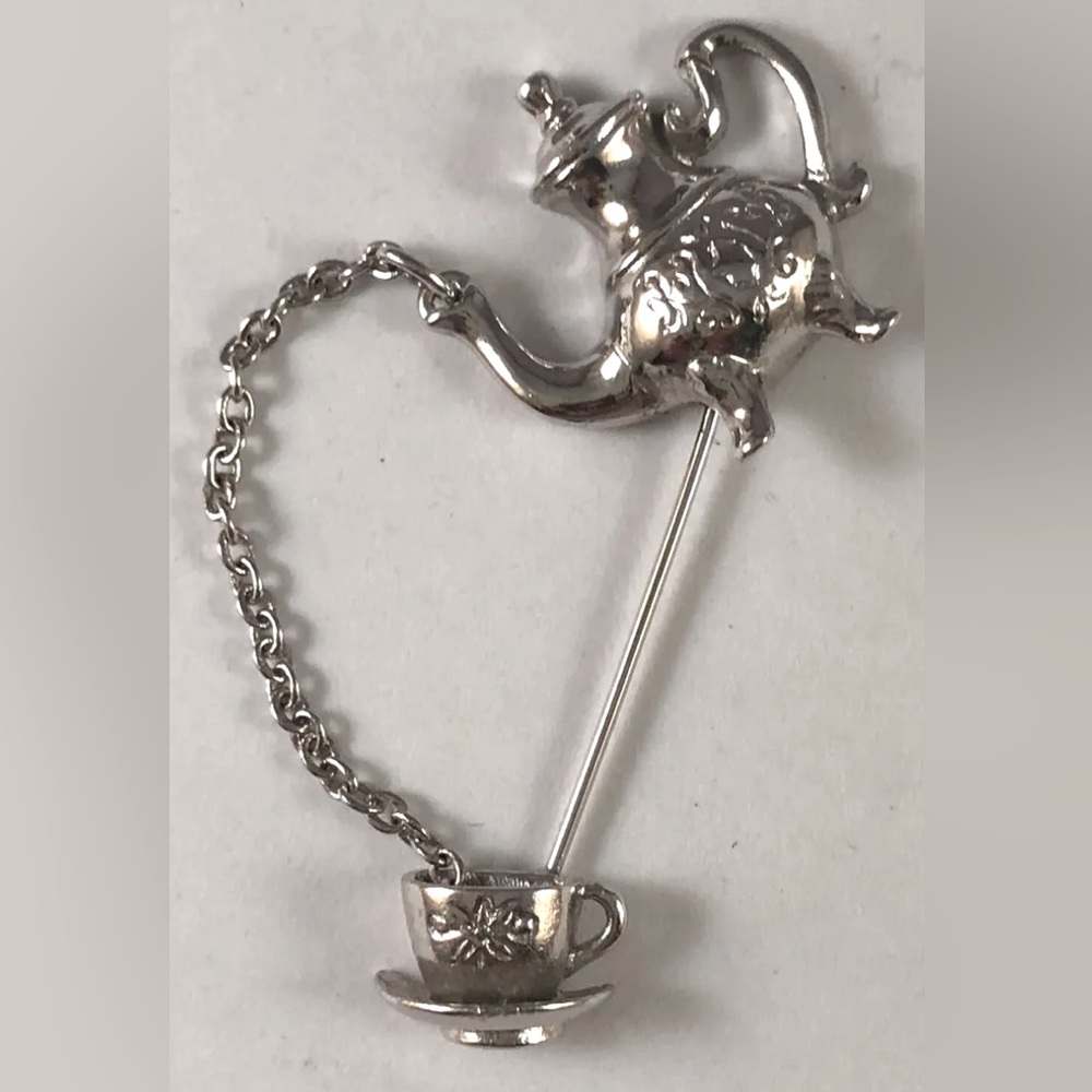 Vintage silver tone colonial teapot brooch/lapel pin